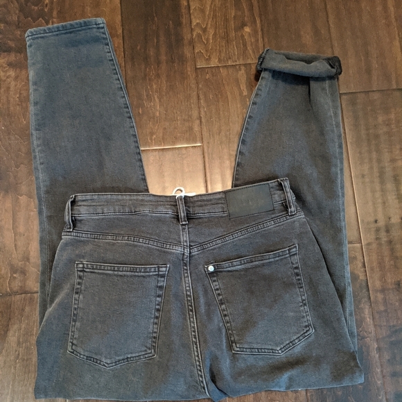 BNWT High Rise Mom Fit Jeans 🥰 - Picture 8 of 9